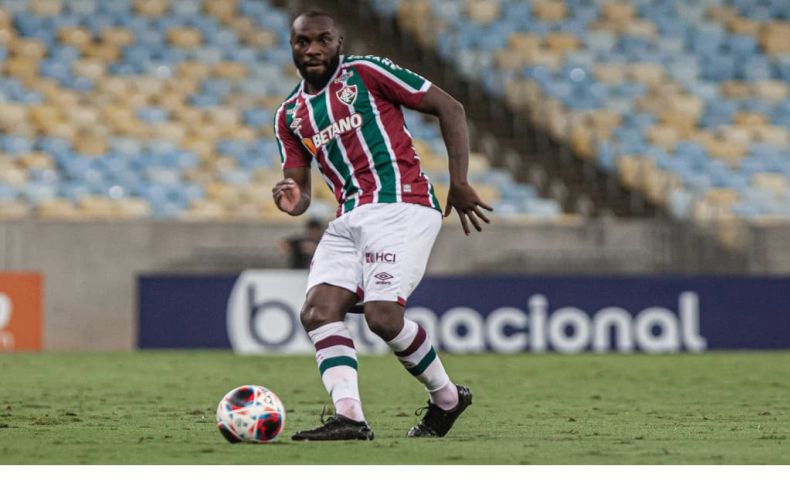 Manoel zagueiro do Fluminense processado por dívida de 12 Mi